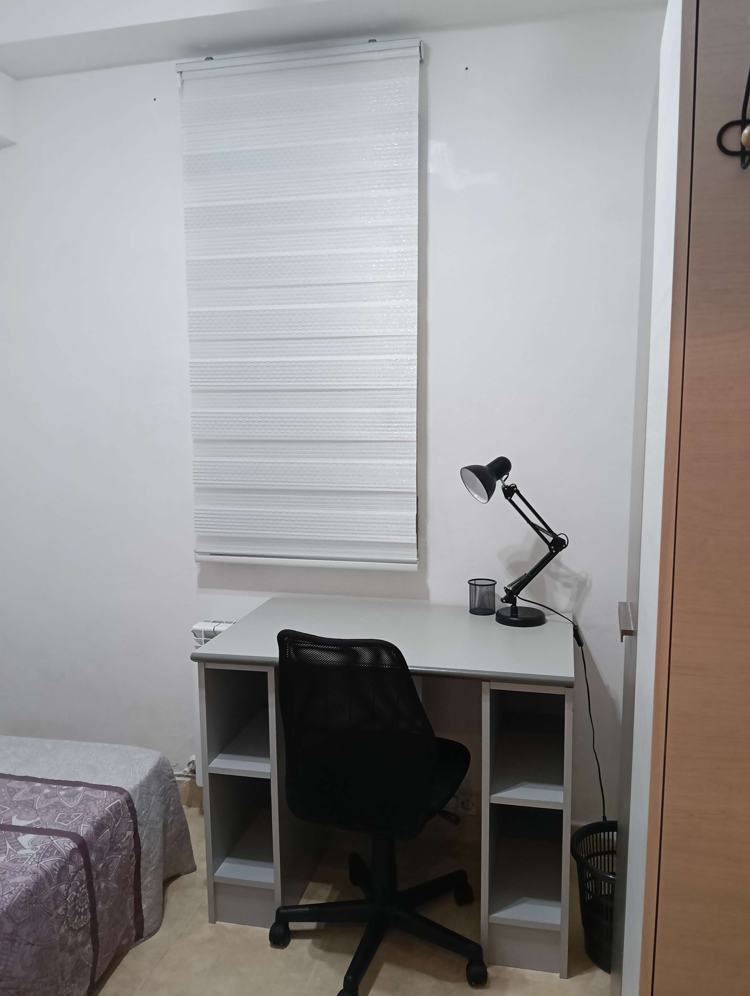 Escritorio y ventana