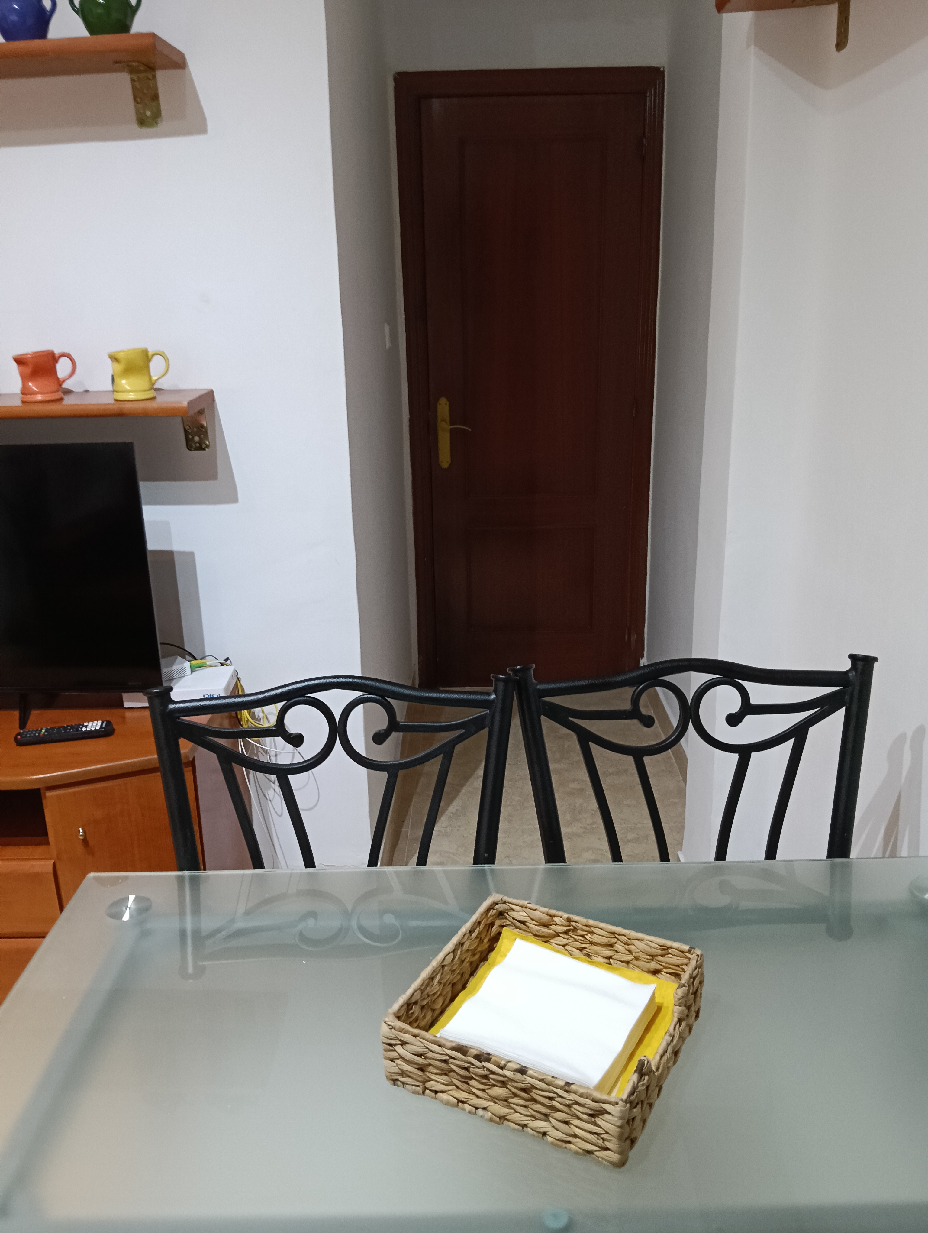Puerta que separa el comedor de las habitaciones 