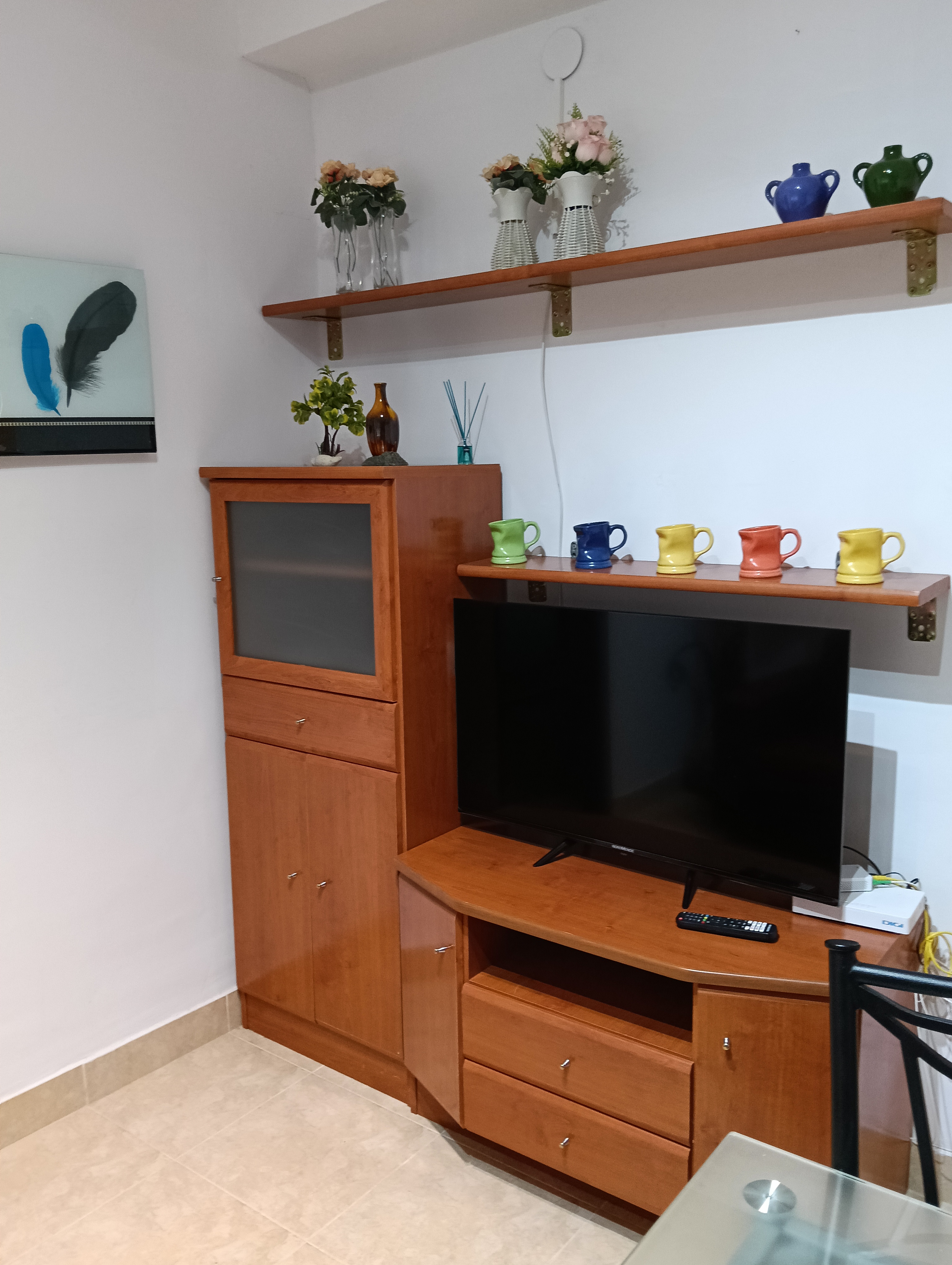 Mueble de la sala, Smart TV y Router