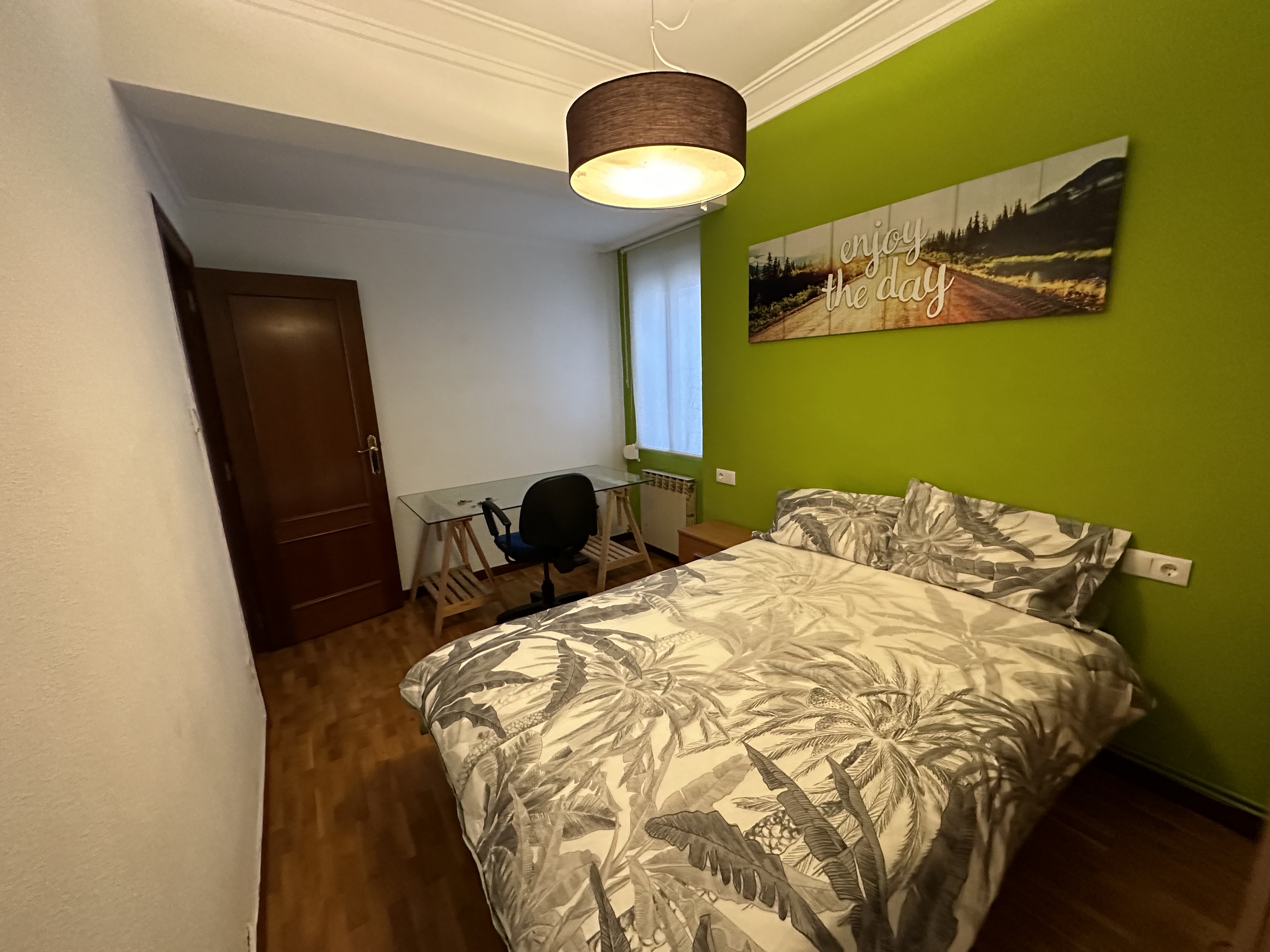 Habitación con cama de matrimonio 